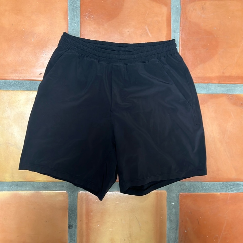 Lululemon Mens Black 7 in inseam Pacebreaker Shorts with Liner